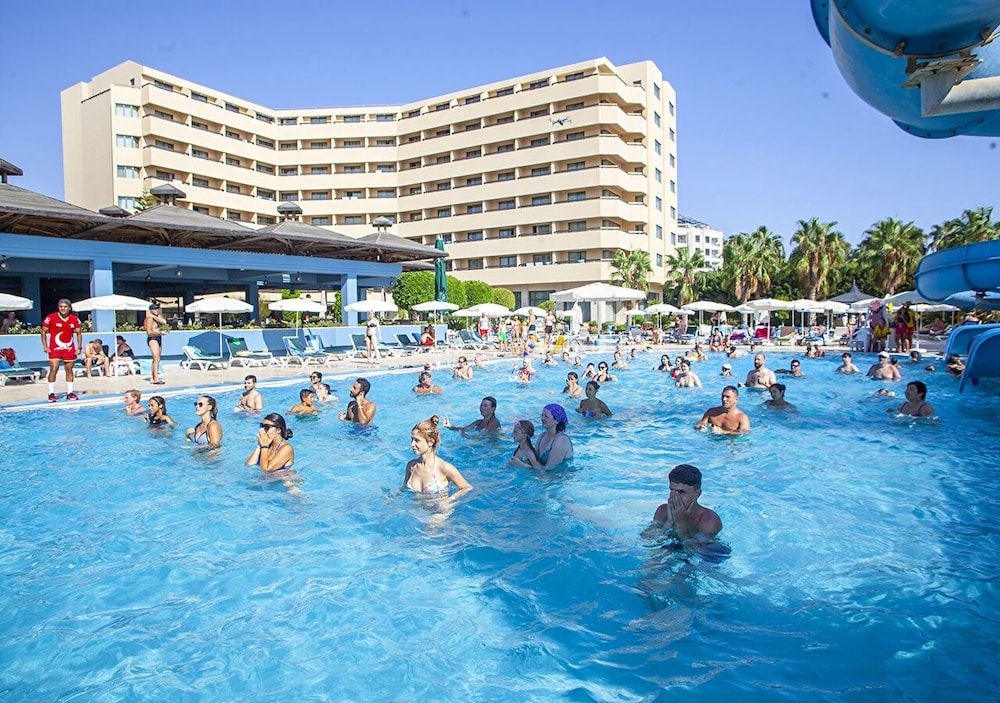 Özkaymak Select Hotel - Ultra All Inclusive — Swimming pool in Avsallar