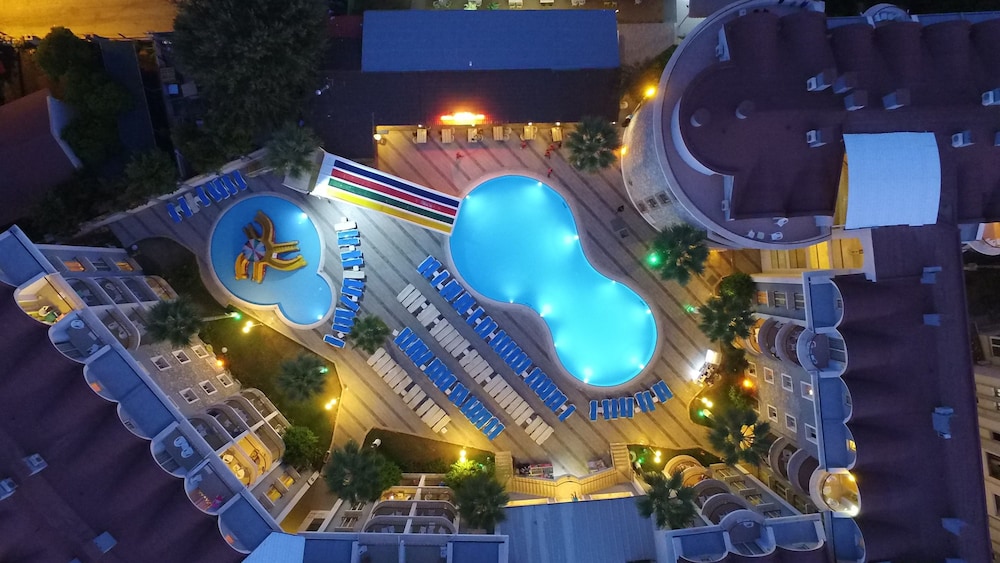 Alenz Suite — Swimming pool in Marmaris, Mugla