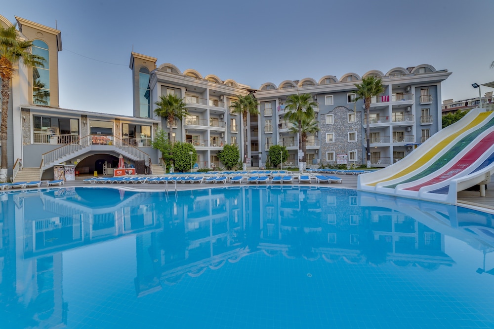 Alenz Suite — Swimming pool in Marmaris, Mugla