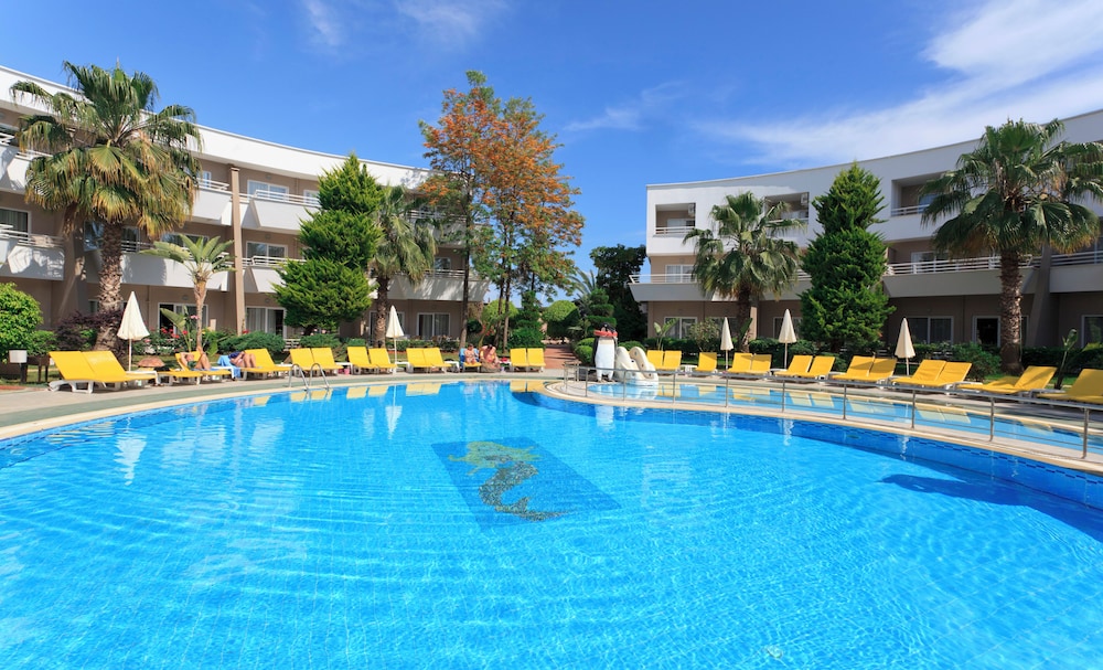 Club Mermaid Village — Swimming pool in Alanya