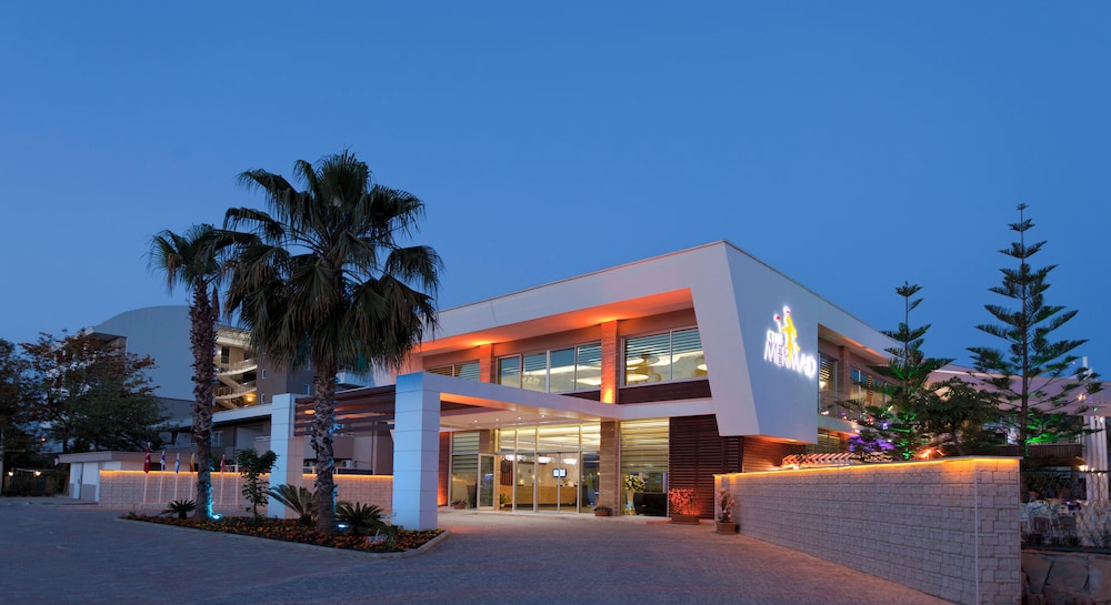 Club Mermaid Village — Hotel building in Alanya