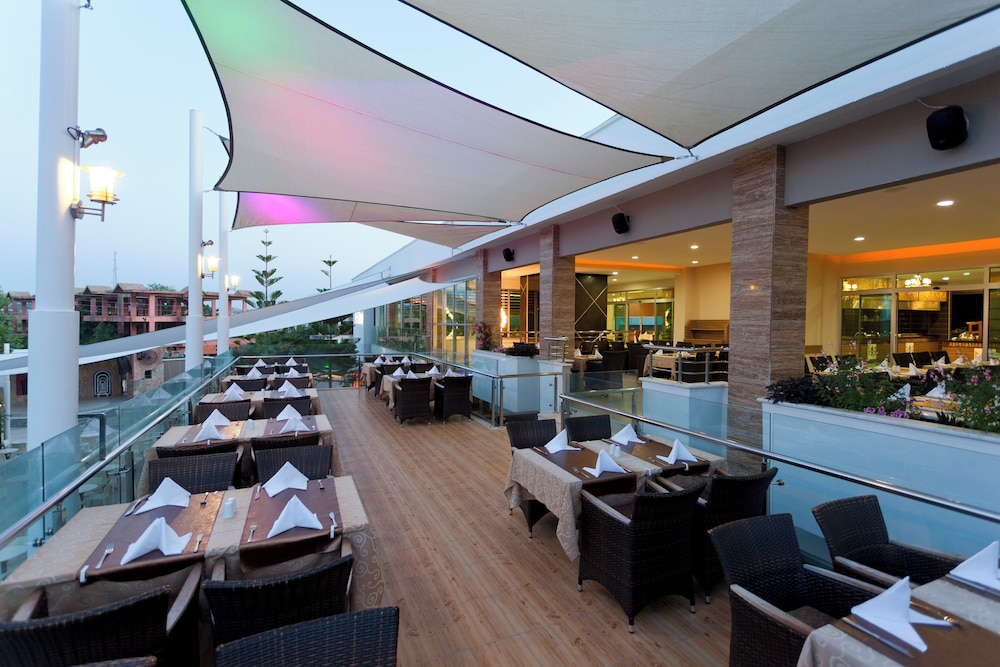 Club Mermaid Village — Restaurant & bars in Alanya