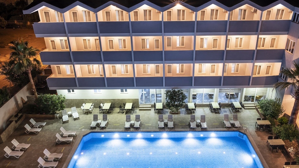 Side Spring Hotel — Hotel building in Side