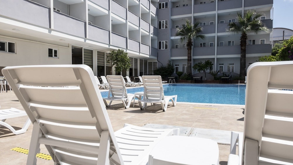 Side Spring Hotel — Swimming pool in Side