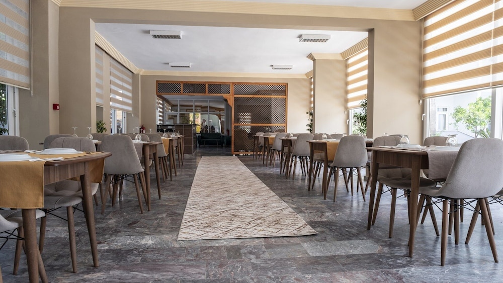 Side Spring Hotel — Restaurant & bars in Side