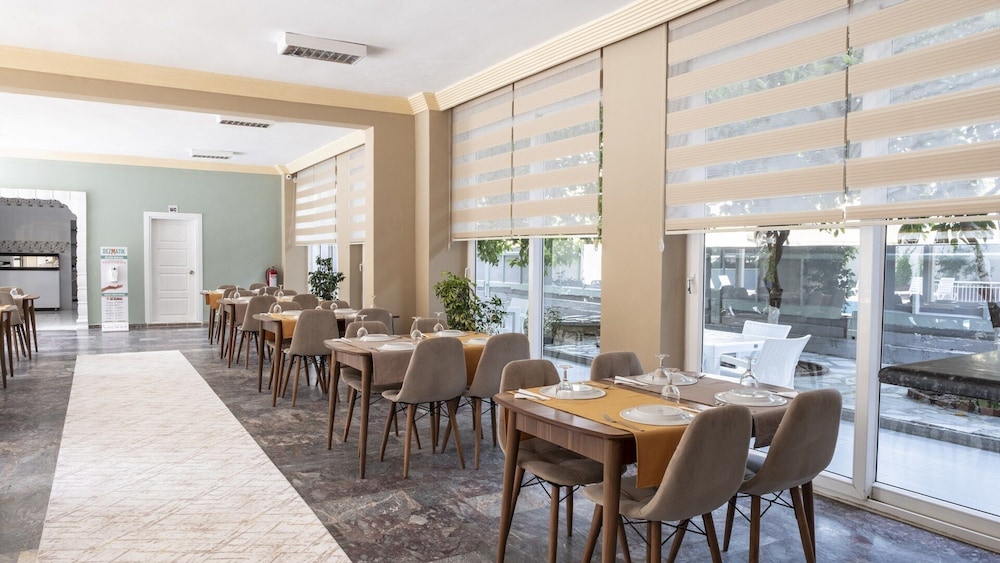 Side Spring Hotel — Restaurant & bars in Side