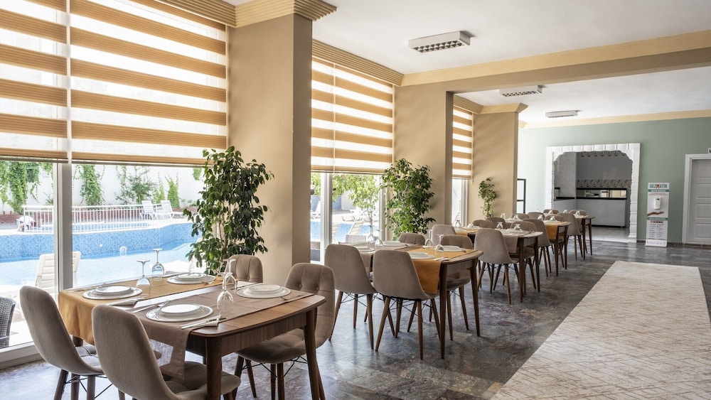 Side Spring Hotel — Restaurant & bars in Side