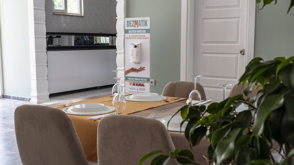 Side Spring Hotel — Restaurant & bars in Side