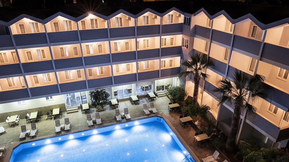 Side Spring Hotel — Hotel building in Side