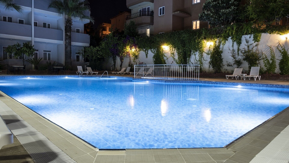 Side Spring Hotel — Swimming pool in Side