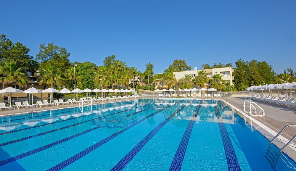 Club Sidelya Hotel — Swimming pool in Side
