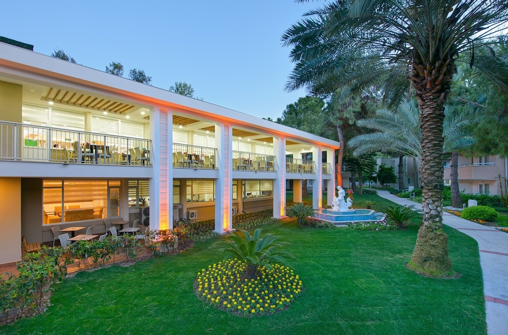 Club Sidelya Hotel — Hotel building in Side