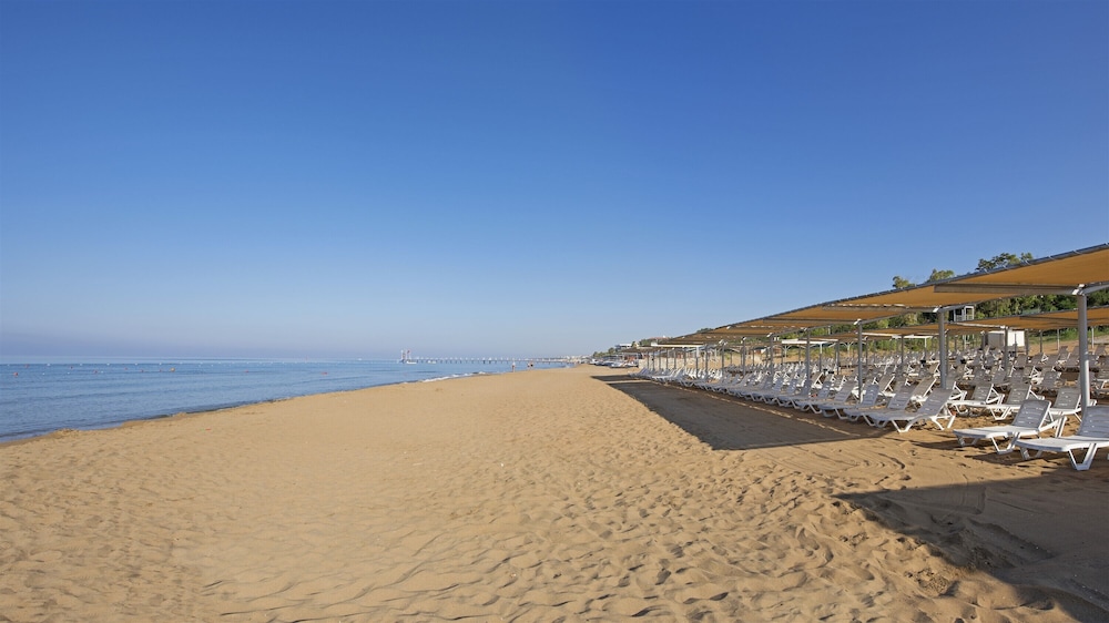 Club Sidelya Hotel — Beach in Side