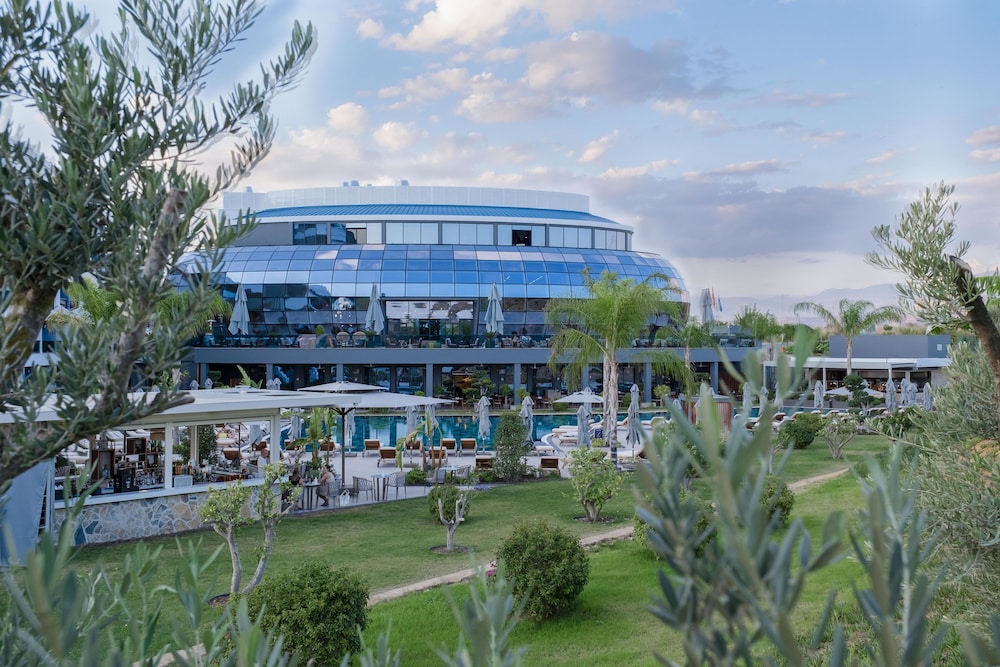 Liu Resorts - All inclusive — Hotel building in Side