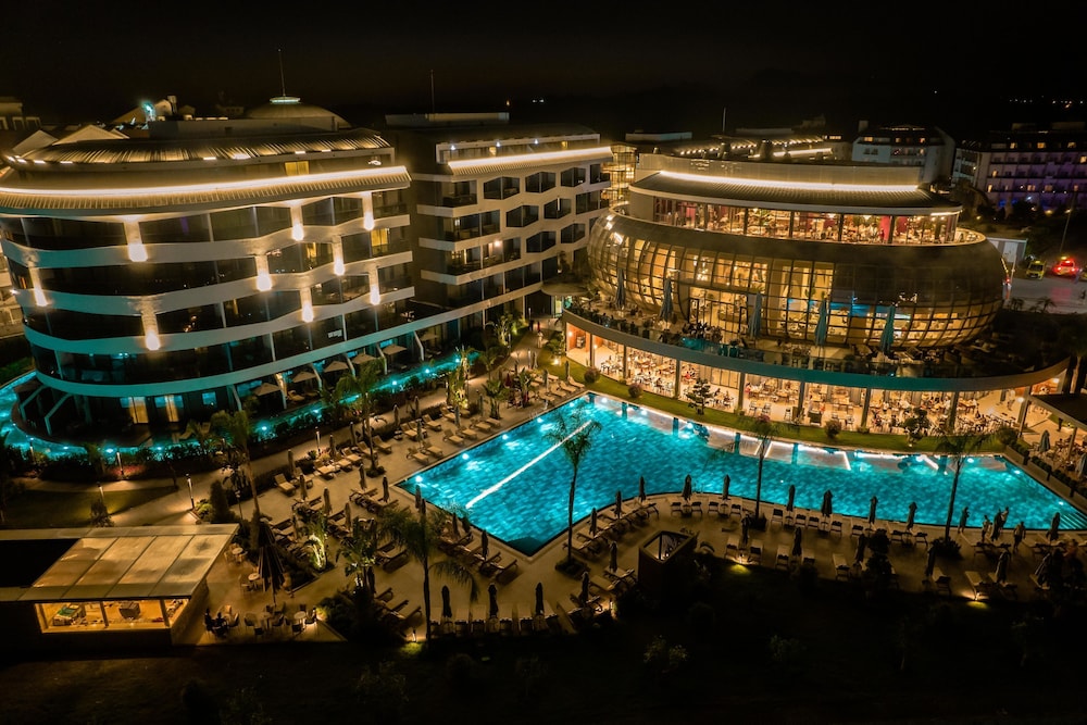 Liu Resorts - All inclusive — Hotel building in Side