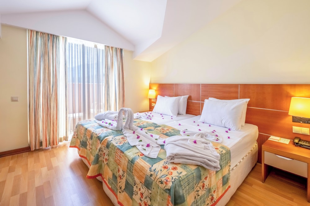 Viking Park Hotel — Hotel rooms in Kemer