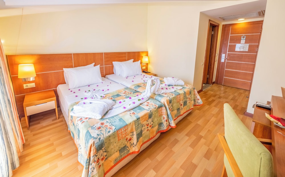 Viking Park Hotel — Hotel rooms in Kemer