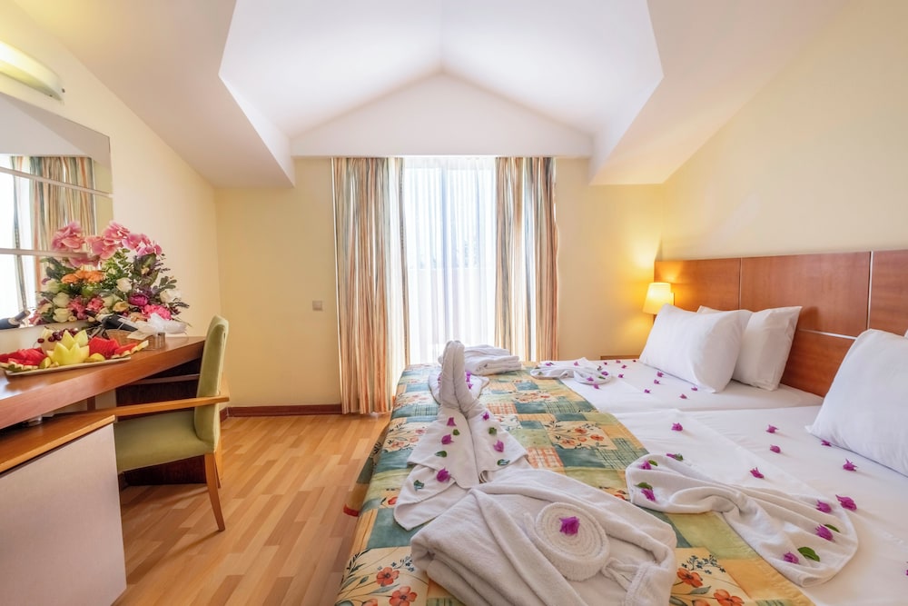 Viking Park Hotel — Hotel rooms in Kemer