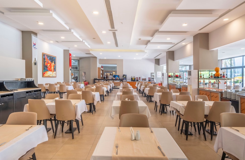 Viking Park Hotel — Restaurant & bars in Kemer