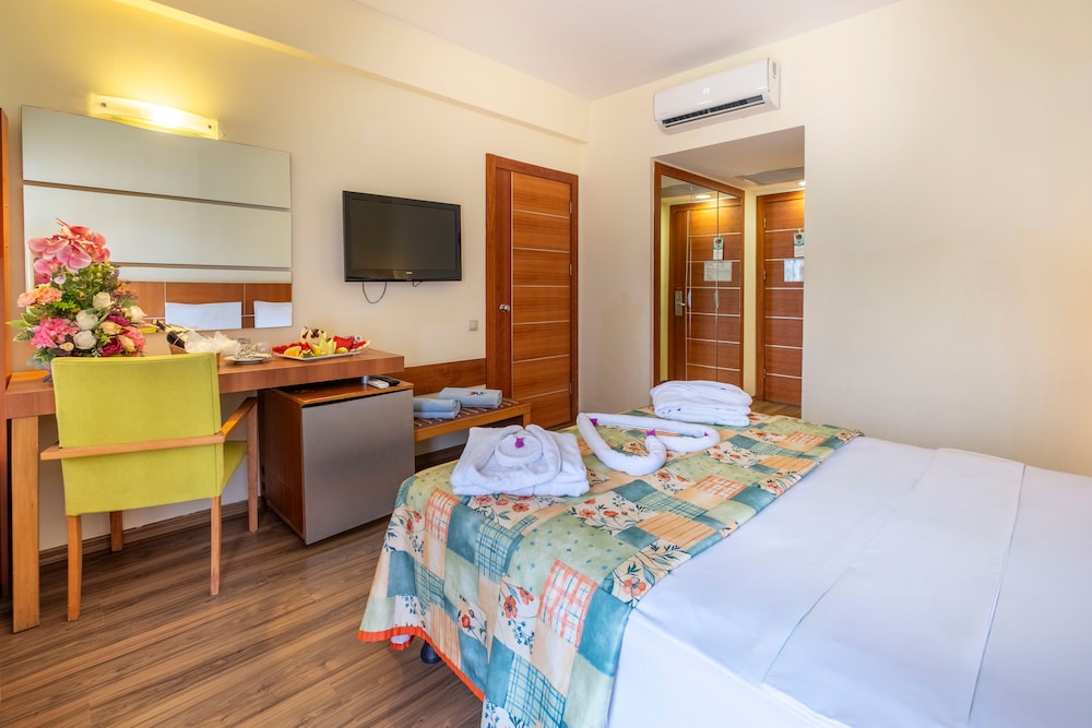 Viking Park Hotel — Hotel rooms in Kemer