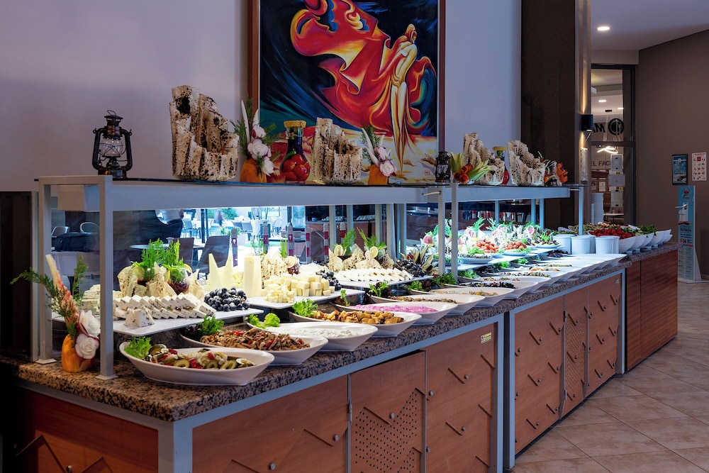 Viking Park Hotel — Restaurant & bars in Kemer