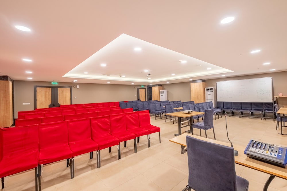 Viking Park Hotel — Hotel building in Kemer