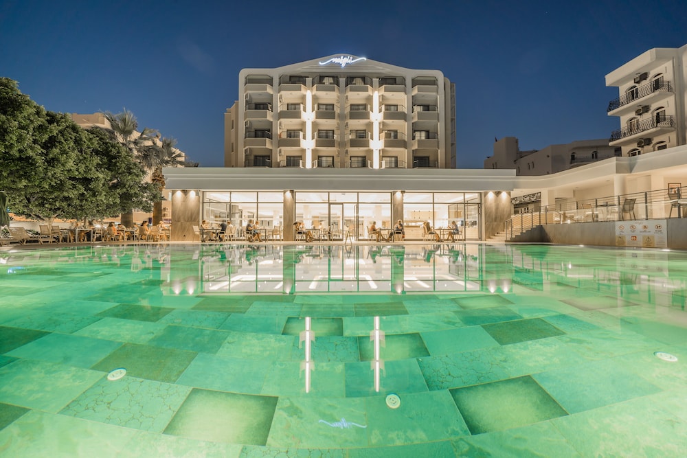 Premier Nergis Beach — Swimming pool in Marmaris, Mugla