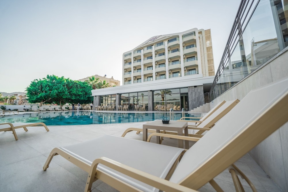 Premier Nergis Beach — Swimming pool in Marmaris, Mugla