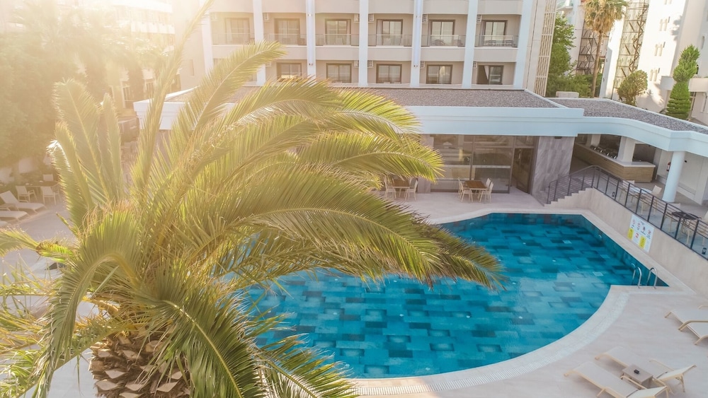 Premier Nergis Beach — Swimming pool in Marmaris, Mugla