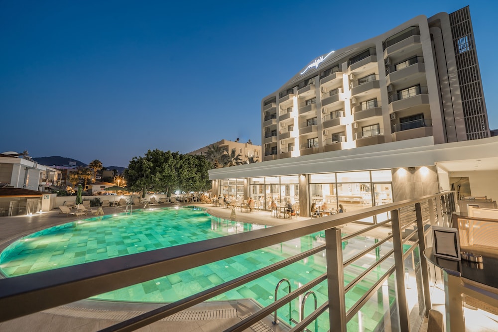 Premier Nergis Beach — Swimming pool in Marmaris, Mugla