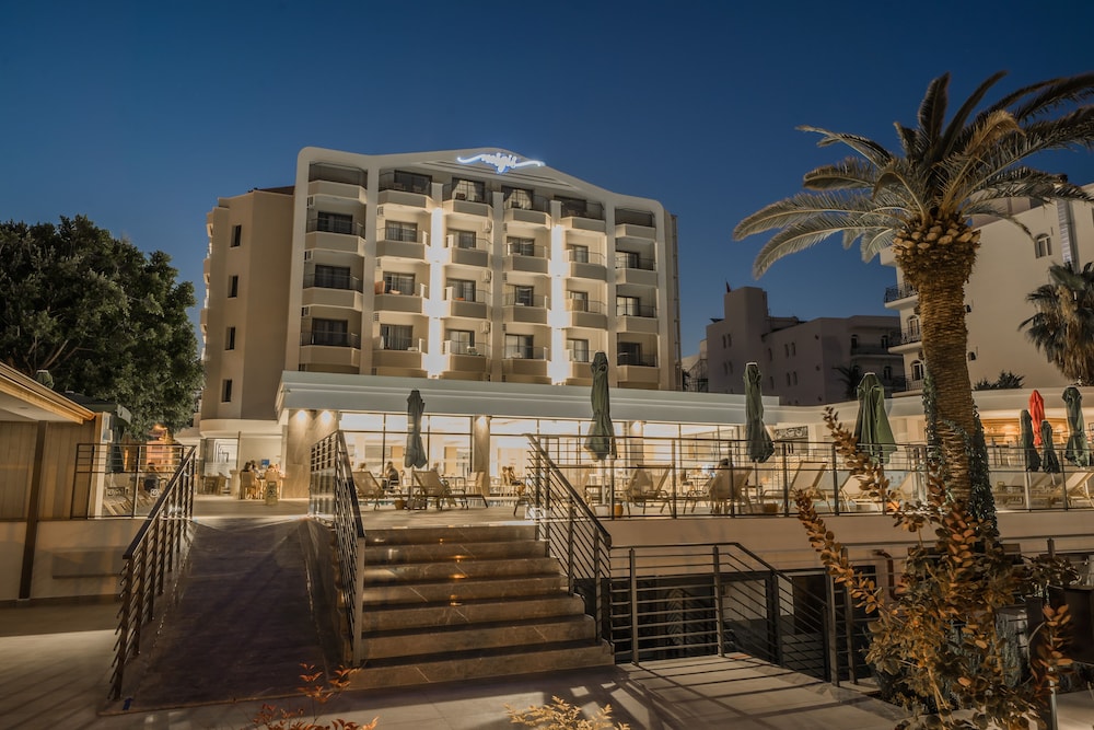 Premier Nergis Beach — Hotel building in Marmaris, Mugla