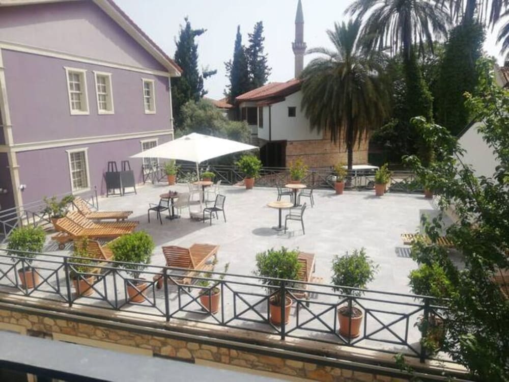 Alp Pasa Fiore Garden Suites - Special Class — Hotel building in Antalya