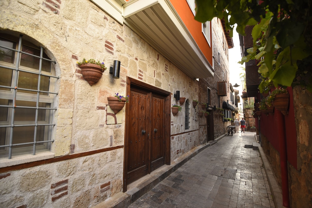 Alp Pasa Fiore Garden Suites - Special Class — Hotel building in Antalya