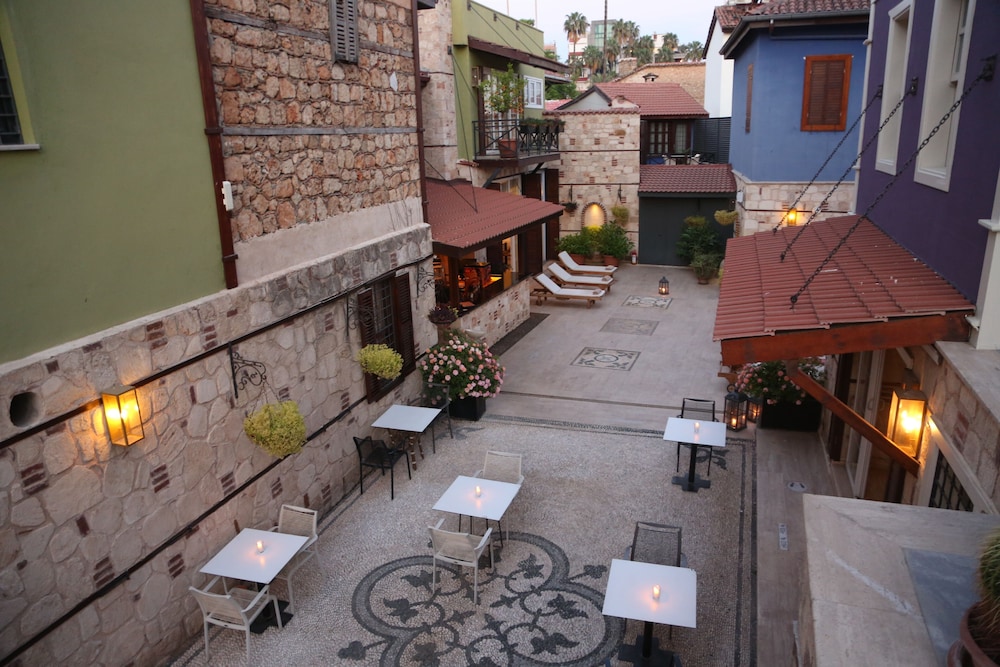 Alp Pasa Fiore Garden Suites - Special Class — Hotel building in Antalya