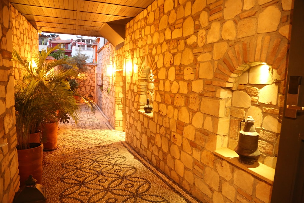 Alp Pasa Fiore Garden Suites - Special Class — Hotel building in Antalya