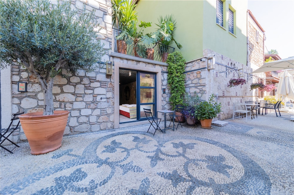Alp Pasa Fiore Garden Suites - Special Class — Hotel building in Antalya