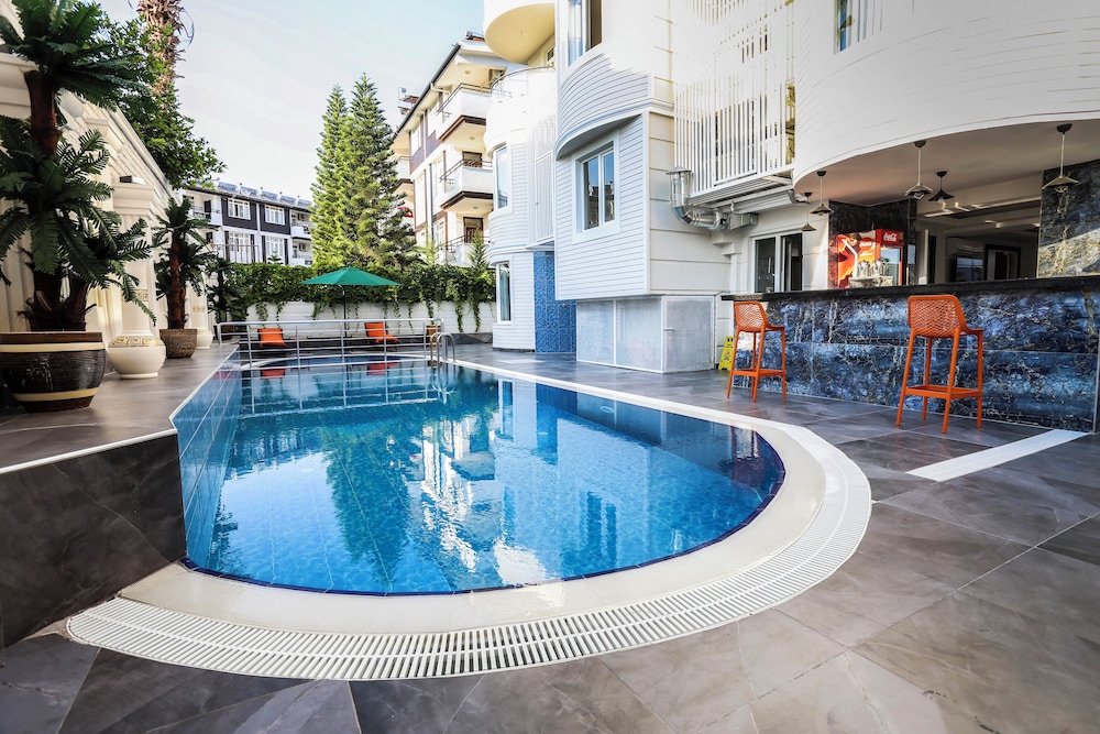 Akayda Butik Hotel — Swimming pool in Side