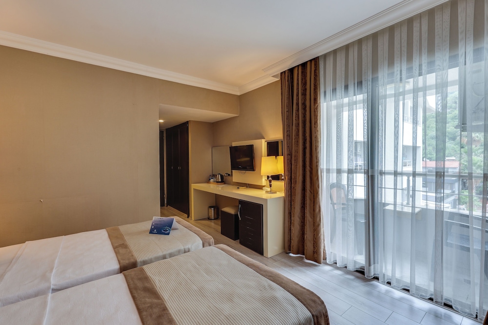 Faros Premium Beach Hotel — Hotel rooms in İçmeler, Mugla