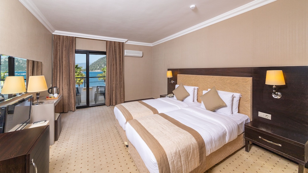 Faros Premium Beach Hotel — Hotel rooms in İçmeler, Mugla