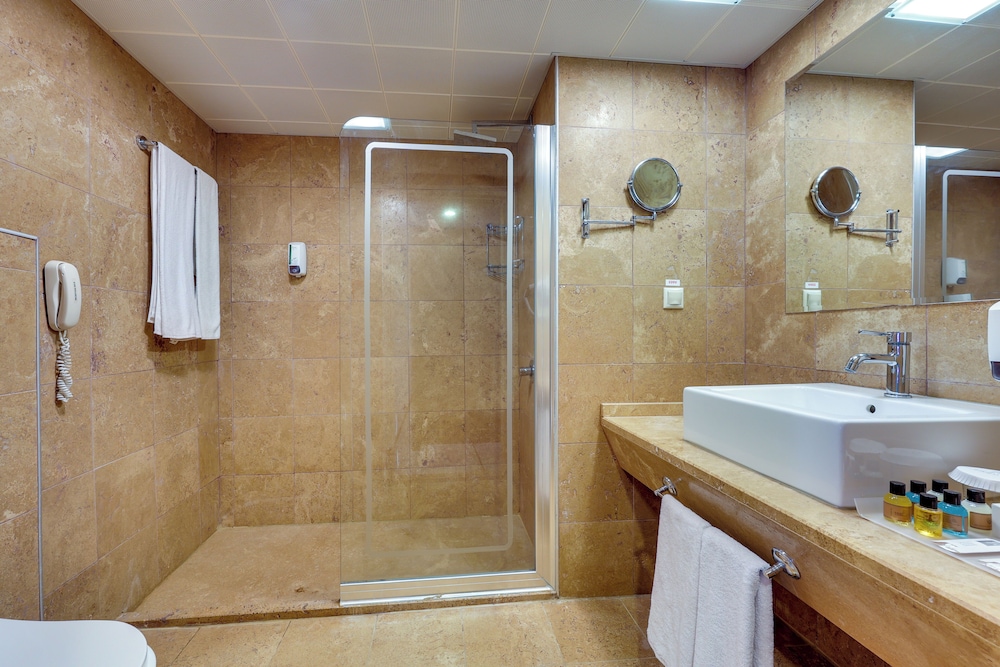 Faros Premium Beach Hotel — Hotel rooms in İçmeler, Mugla