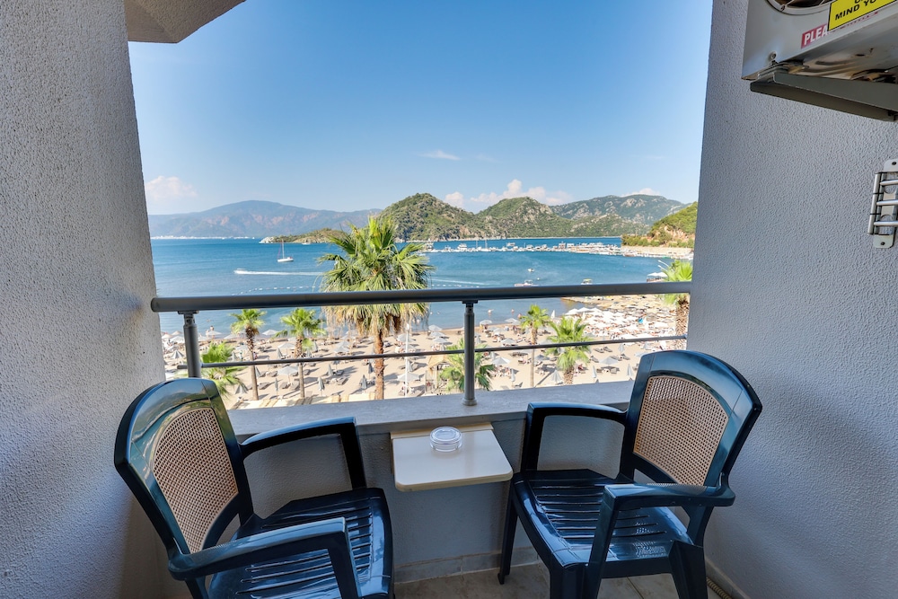Faros Premium Beach Hotel — Hotel rooms in İçmeler, Mugla