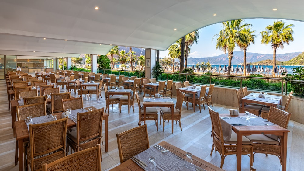 Faros Premium Beach Hotel — Restaurant & bars in İçmeler, Mugla