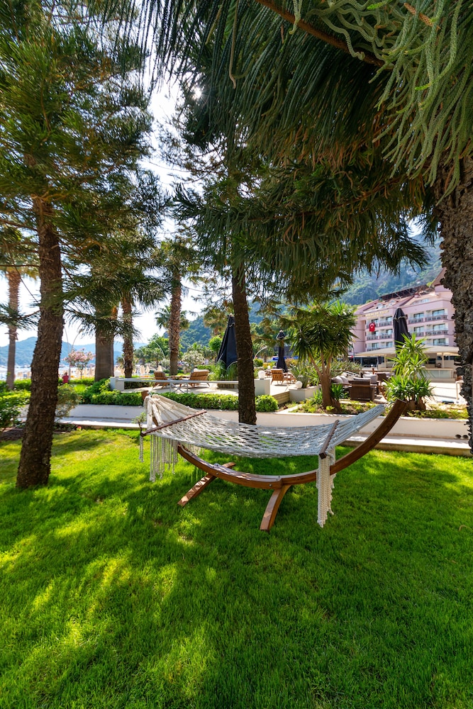 Faros Premium Beach Hotel — Hotel building in İçmeler, Mugla