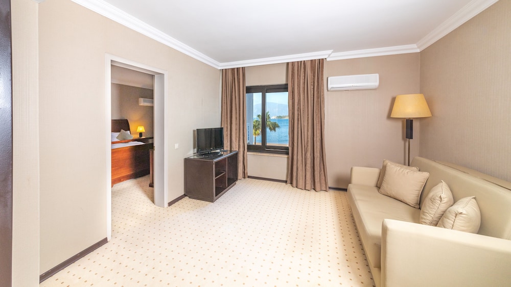Faros Premium Beach Hotel — Hotel rooms in İçmeler, Mugla