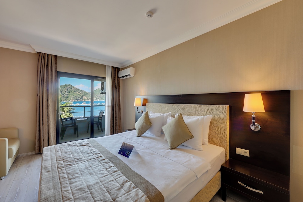 Faros Premium Beach Hotel — Hotel rooms in İçmeler, Mugla