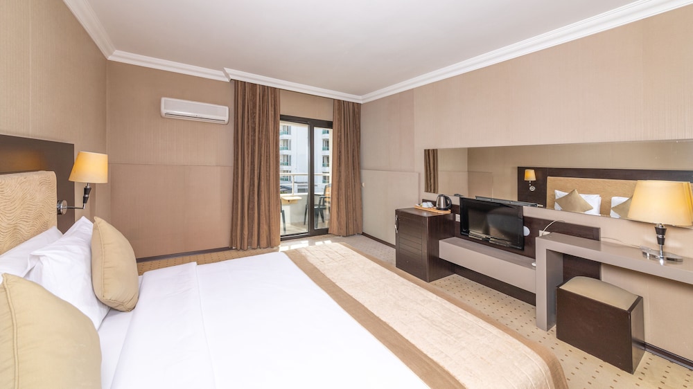 Faros Premium Beach Hotel — Hotel rooms in İçmeler, Mugla