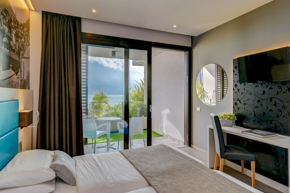 Hotel La Fiorita — Hotel rooms in Limone sul Garda, Lombardy