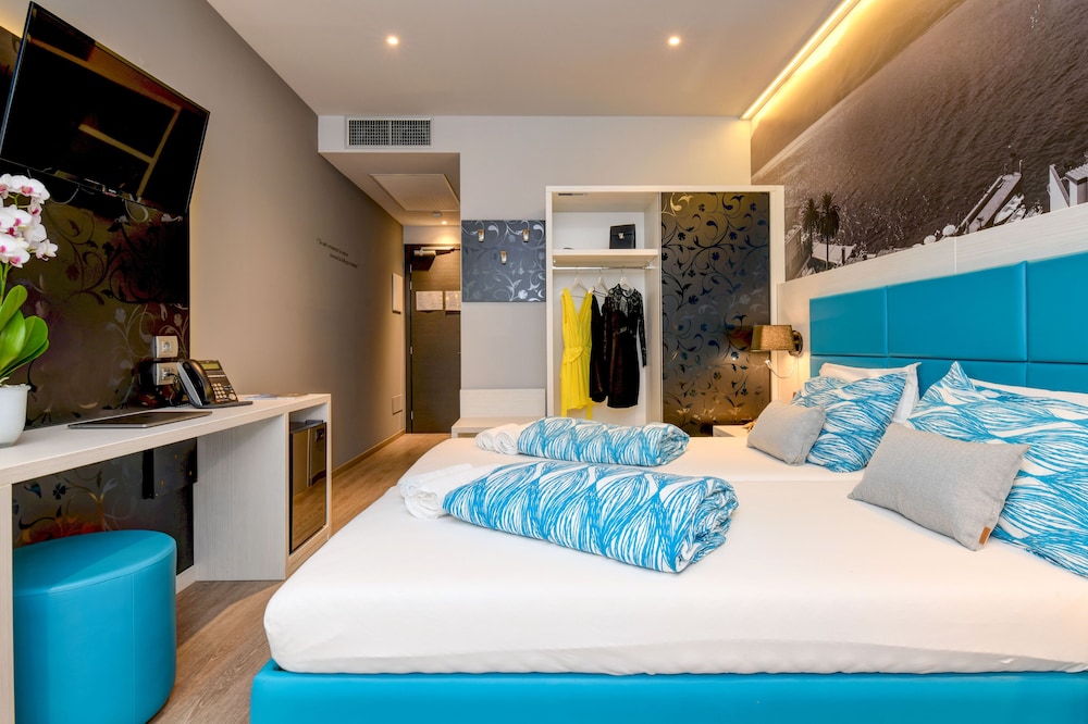 Hotel La Fiorita — Hotel rooms in Limone sul Garda, Lombardy