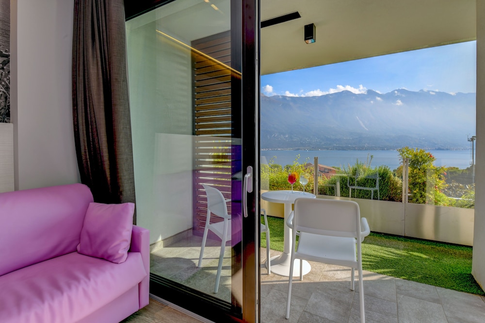 Hotel La Fiorita — Hotel rooms in Limone sul Garda, Lombardy
