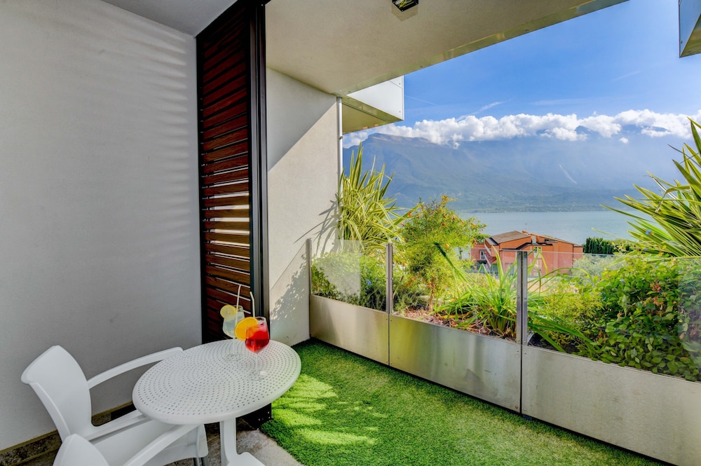 Hotel La Fiorita — Hotel rooms in Limone sul Garda, Lombardy